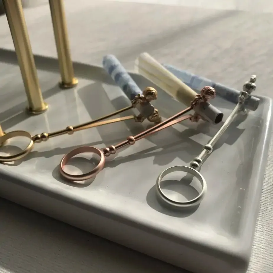 Peace-Of-Mind Smoke Holder Kiss - Image 5